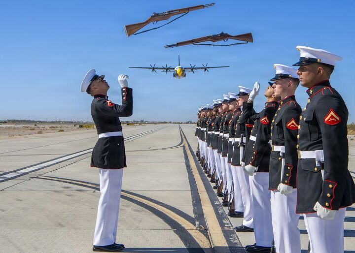POTD: Perfect Timing – Silent Drill Platoon Performs at Yuma