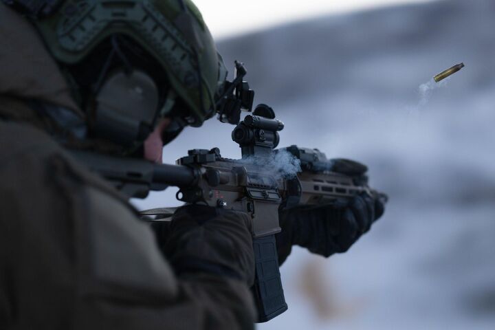 POTD: Swedish Air Force Rangers Deploy AK24 to Greenland