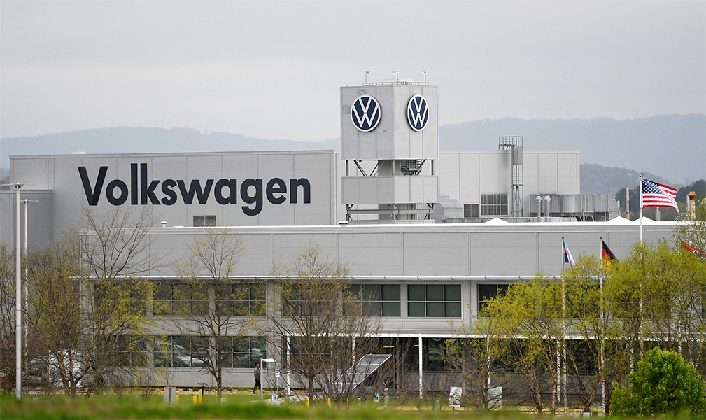 Reserve Sheriff’s Deputy Sues VW After He Was Fired for Having His Service Weapon in His Car