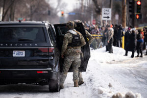 Federal officer wears BORTAC vest in Minneapolis